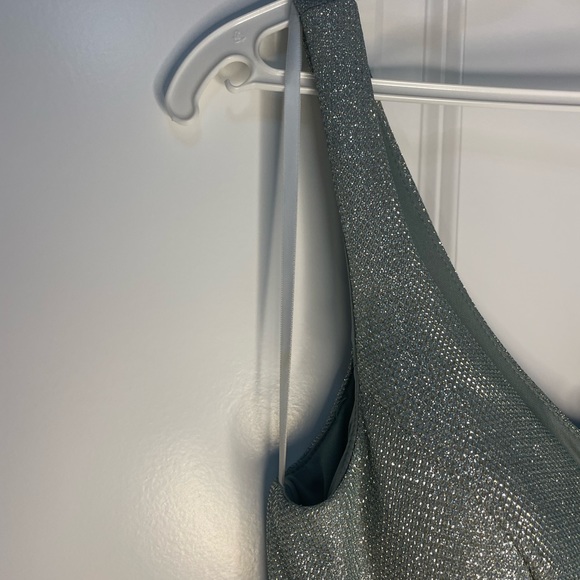 Size 2-4 B. SMART homecoming/formal dress - Picture 5 of 10